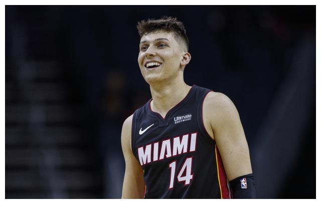 齐沃：我考虑的是队内球员而不是转会市场；满意迪乌夫的表现