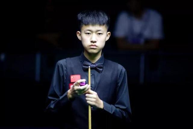 上赛季战绩回顾：广东在上赛季常规赛仅仅取得31胜15负的战绩，最终排名第7，创造球队近些年的常规赛最差排名纪录。